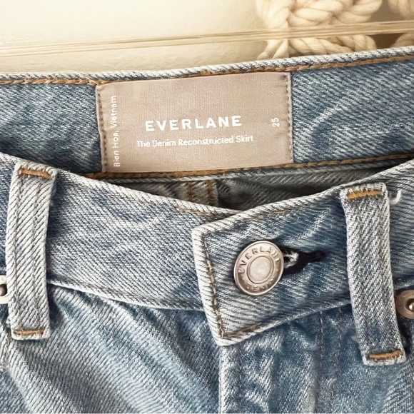 🔻SOLD🔻Everlane The Reconstructed Denim Skirt - Picture 5 of 6